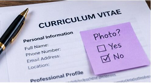 CV showing a checklist for whether a job seeker should include a photo